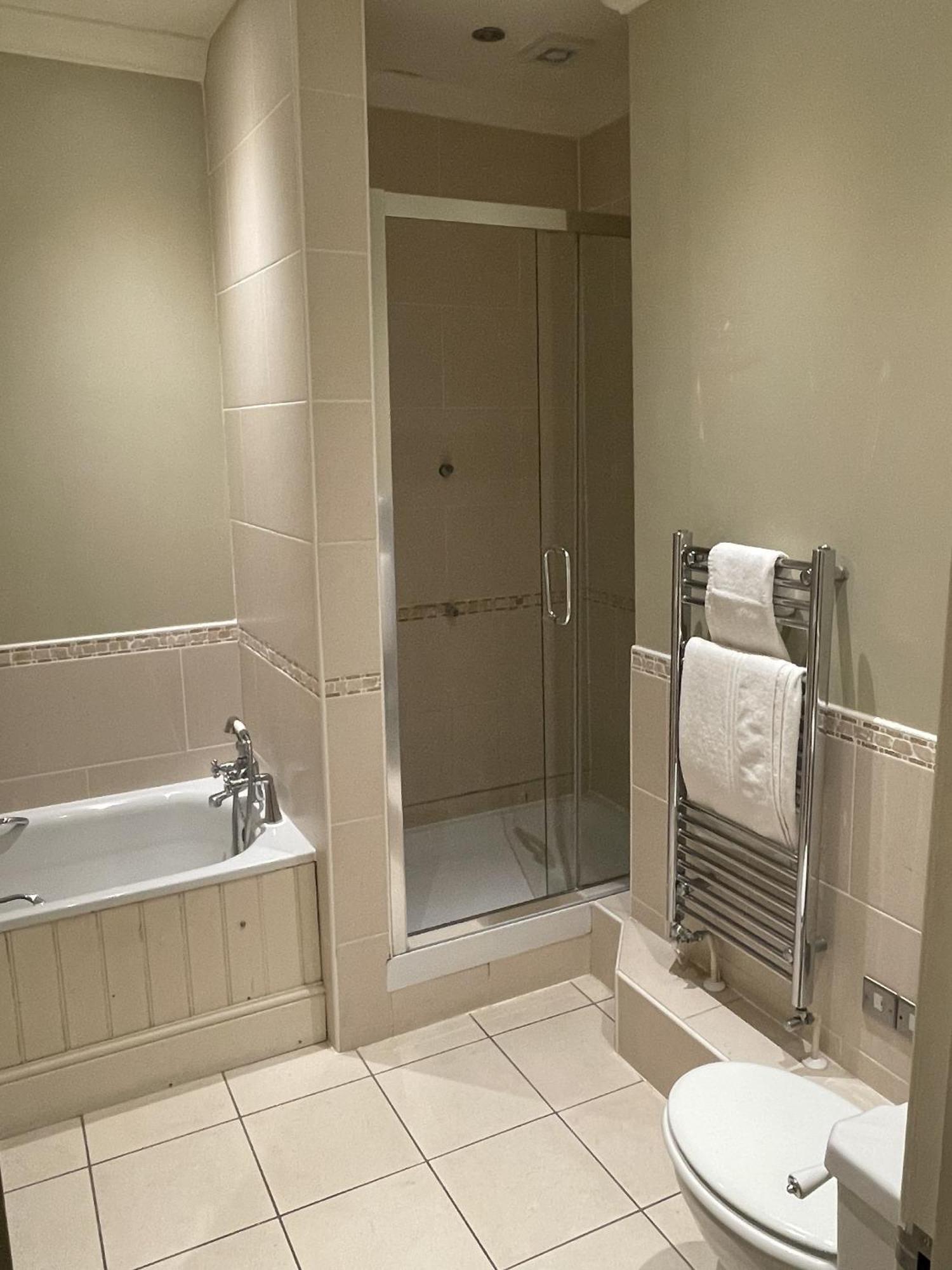 The Commercial Bar & Hotel Честер Номер фото