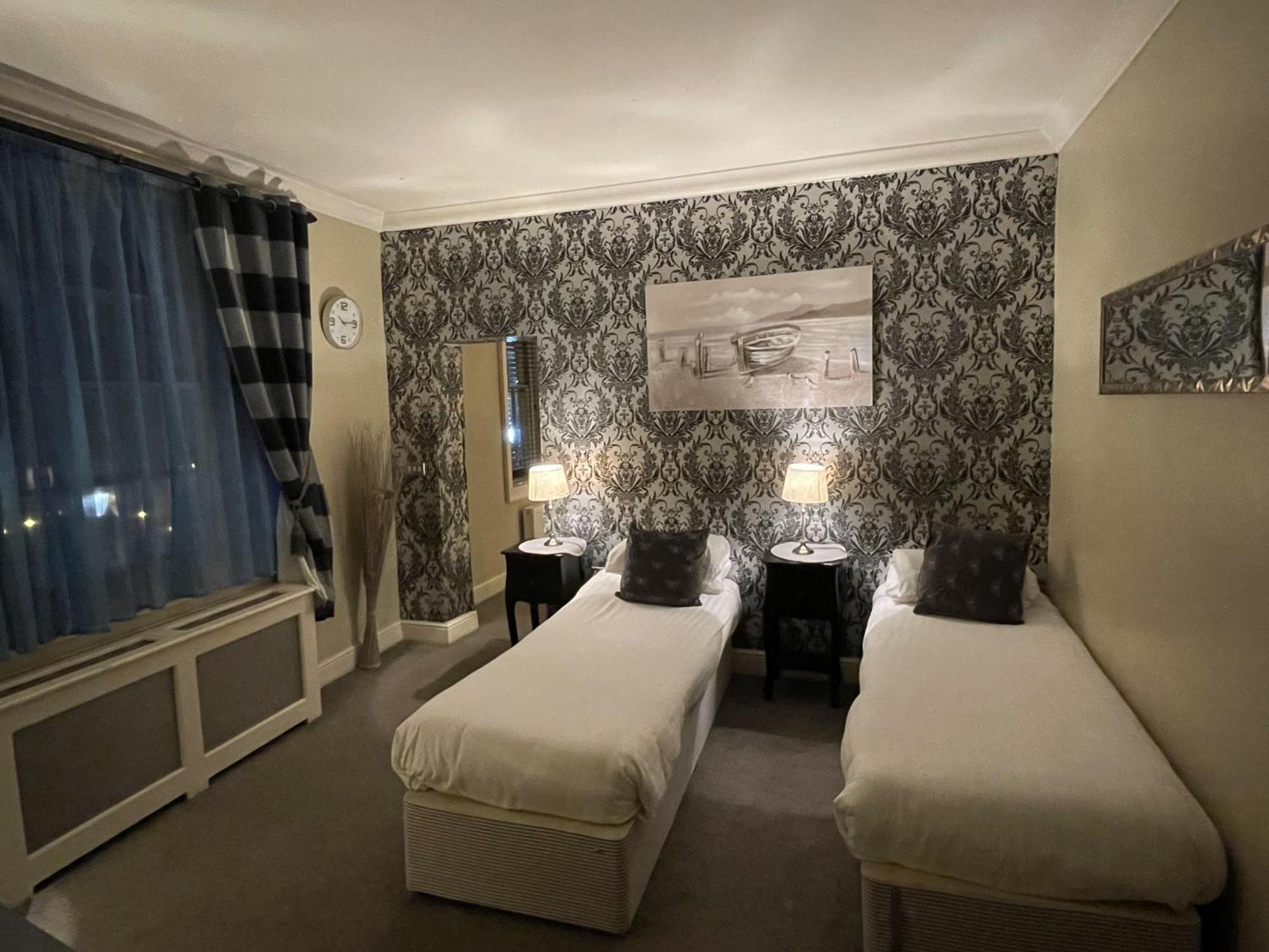 The Commercial Bar & Hotel Честер Номер фото